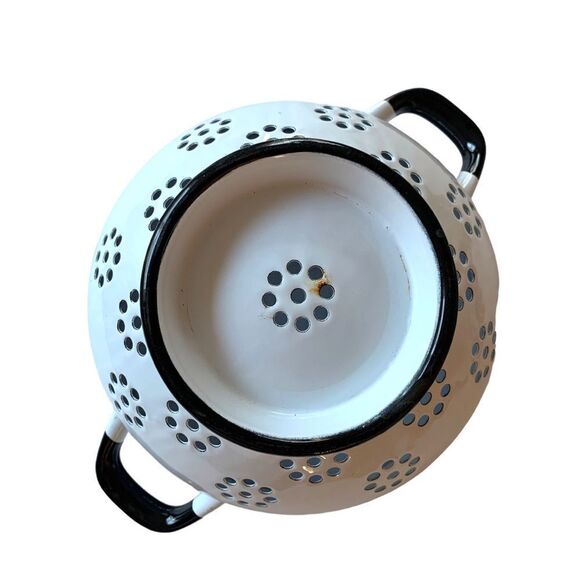 Enamel Colander Farm Cows - Picture 5 of 5